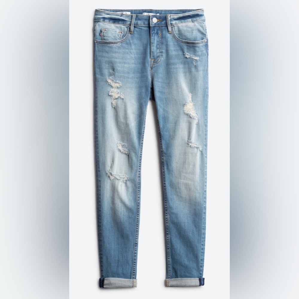 NWT VIGOSS Thompson Tomboy Straight Jean. Women’s size 10 // 26” inseam.
